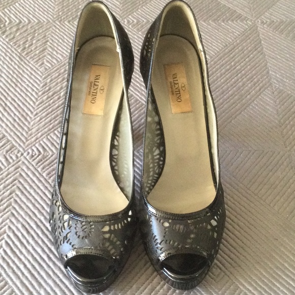 Valentino Garavani size US 8 EU 38 black leather heels - Picture 2 of 9